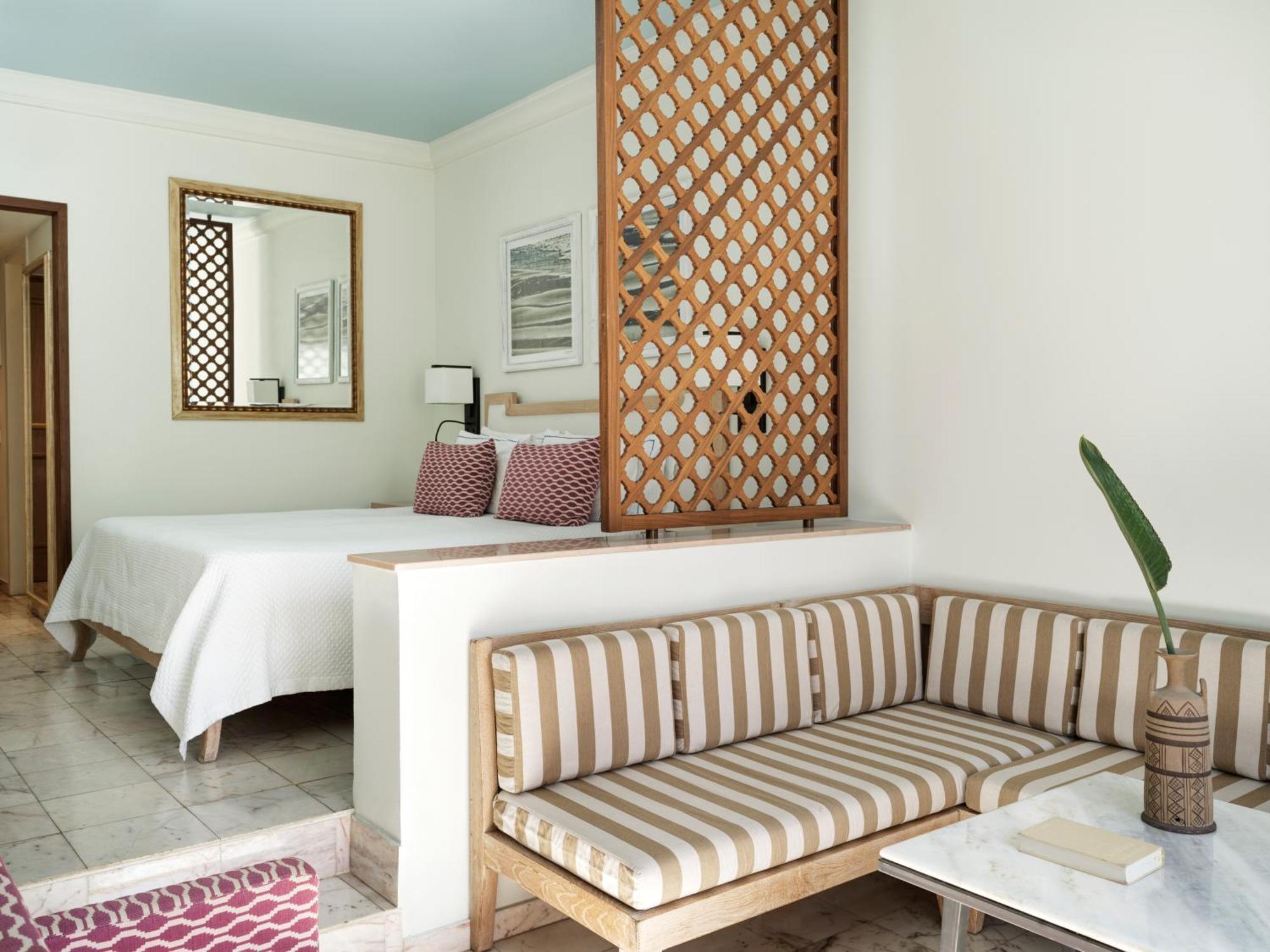 Annabelle Hotel Пафос Екстериор снимка A room at the hotel